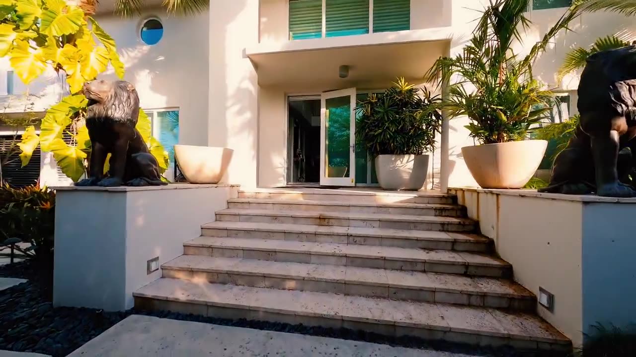 Modern estate property